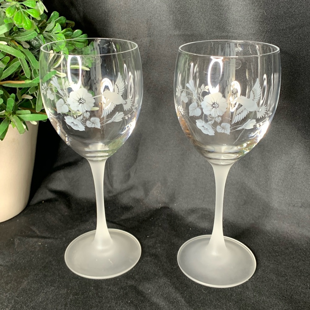 Set of 2 AVON crystal hummingbird wine glasses